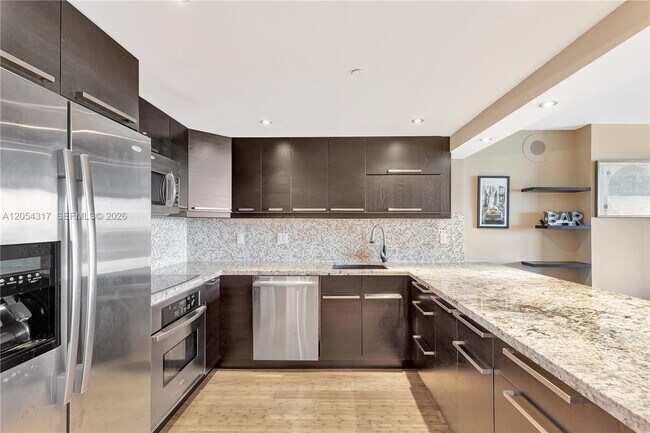 Building Photo - 2625 Collins Ave