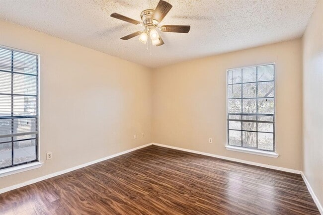 Building Photo - 301 Craddock Ave