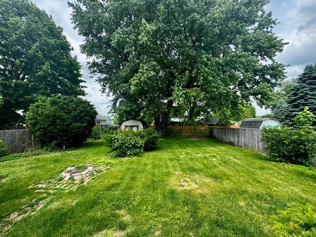 Building Photo - Charming 2-Bed, 1-Bath Single-Family Home in Coal Valley – Available Now!