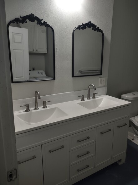 Building Photo - 1114 S San Marcos