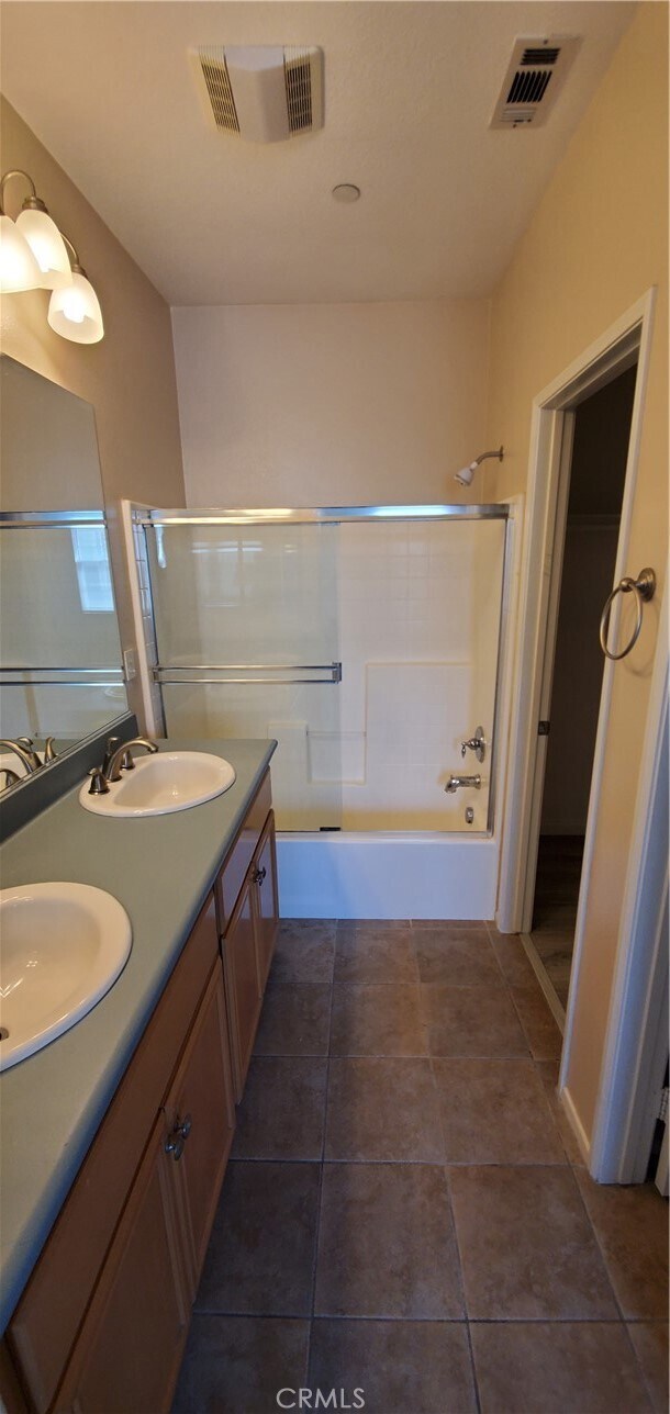 Building Photo - 1800 E Lakeshore Dr