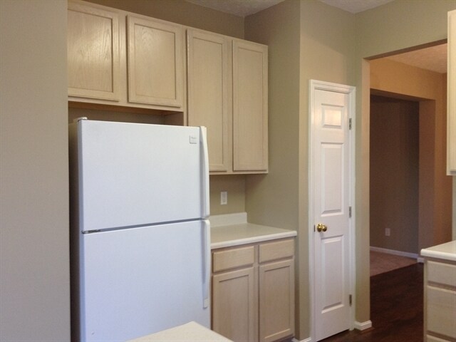 Building Photo - 684 Linden Creek