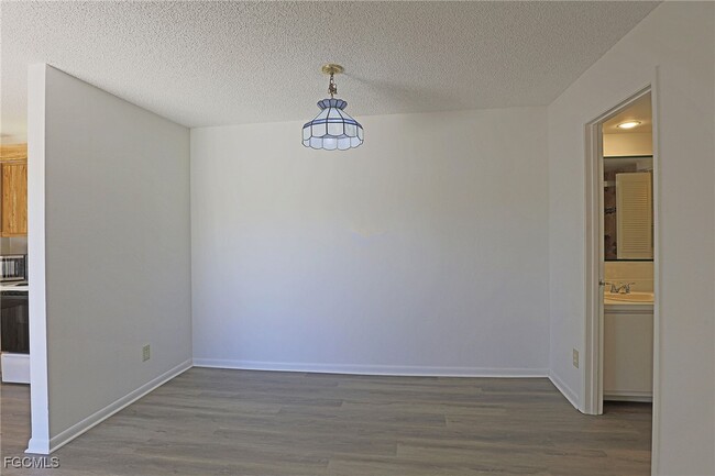 Building Photo - 5580 Malt Dr