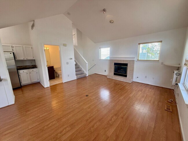 Building Photo - 537 Canyon View Dr