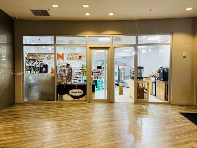 Building Photo - 1750 N Bayshore Dr