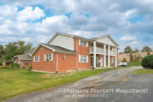 Building Photo - 448 Lincoln Ln