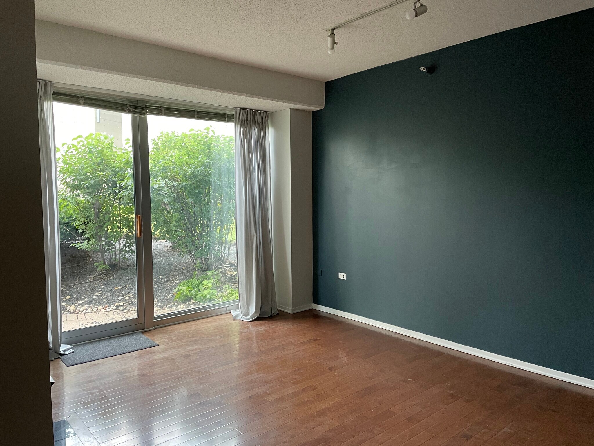 Building Photo - 1720 Maple Ave