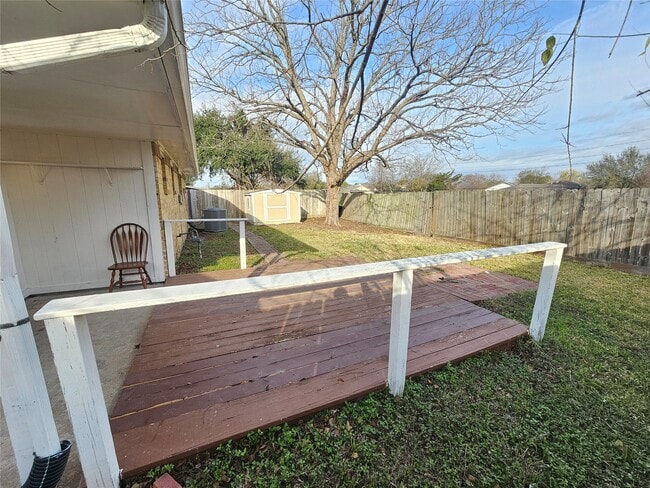 Building Photo - 16226 Villaret Dr