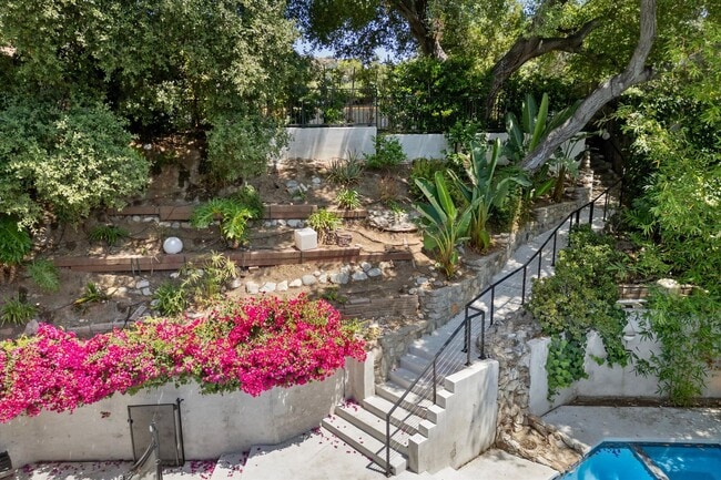 Building Photo - This beautifully updated 4-Bed, 2-Bath Home in Glenoaks Canyon is now available!