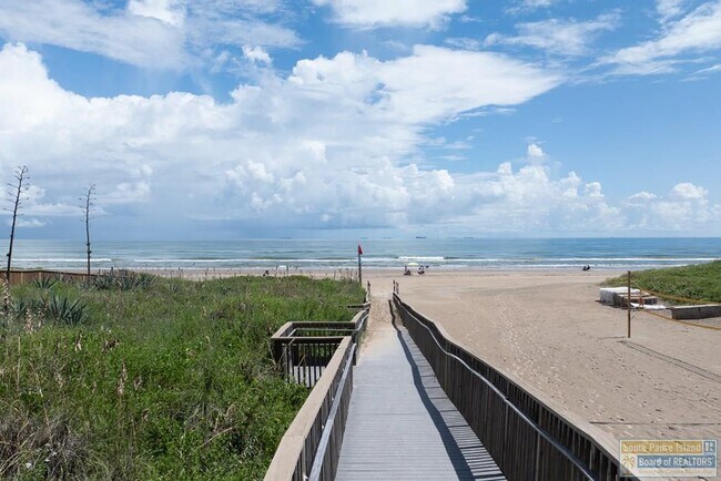 Building Photo - 2615 Gulf Blvd