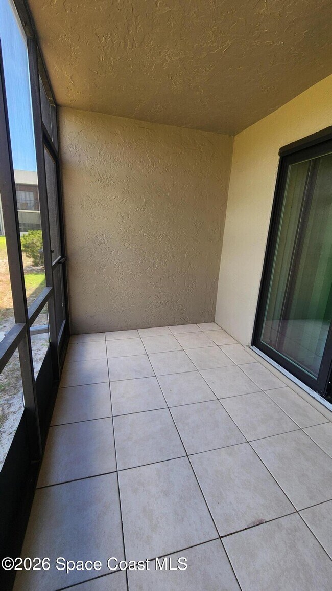 Building Photo - 1704 University Ln