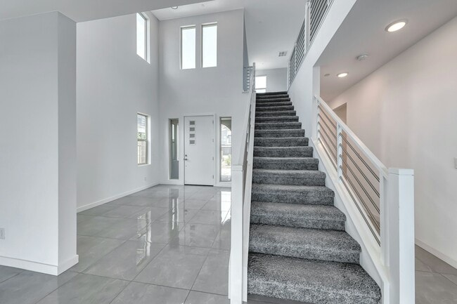 Building Photo - 1038 Delbrook Ave