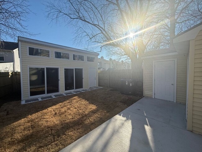 Building Photo - BeautifullyTownhome in Sought-After Indian Lakes * Ask Abut Our Zero Deposit*