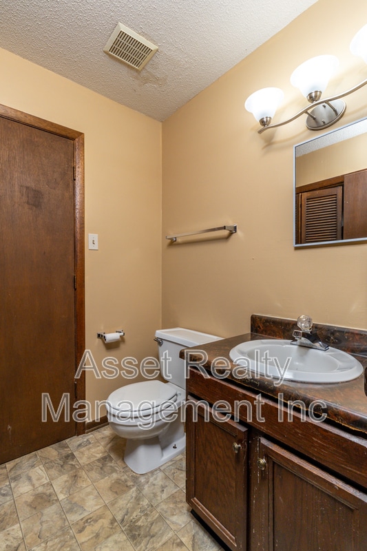 Building Photo - 504 Cedartop Ln NW