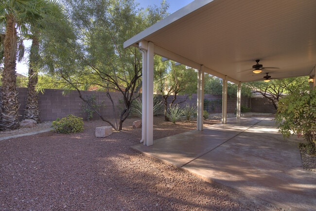 Building Photo - SUMMERLIN Home 3 Bedrooms + Small Loft - M...