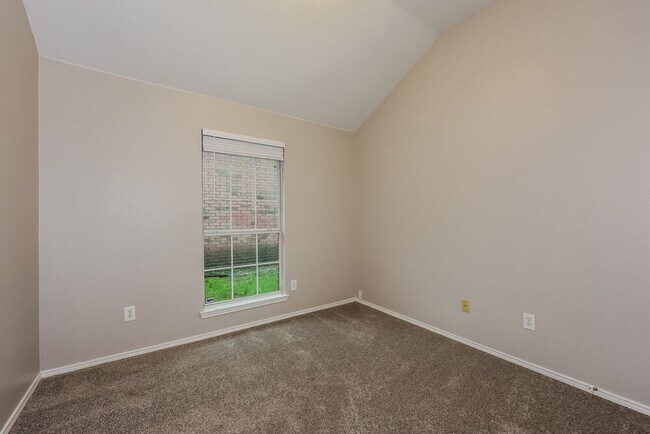 Building Photo - 5002 Wordsworth Dr