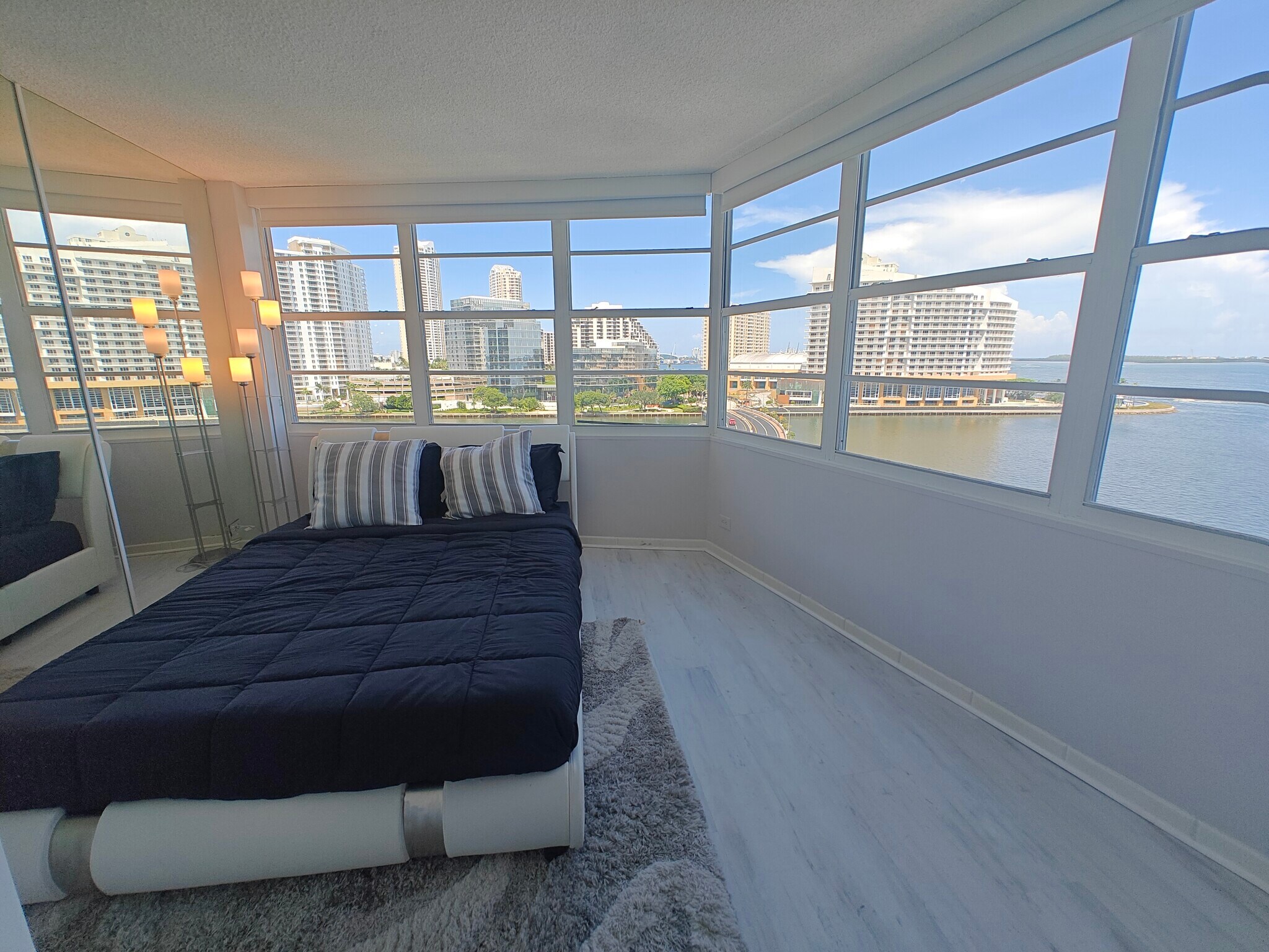 Building Photo - 801 Brickell Bay Dr