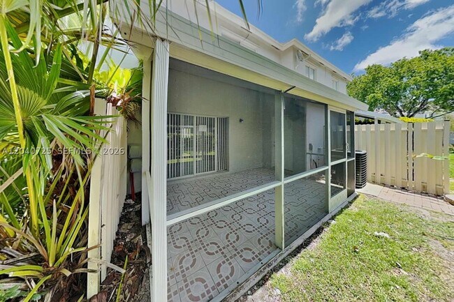 Building Photo - 4728 SW 13th Pl