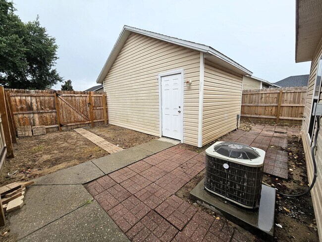 Building Photo - 1004 Park Central Cir