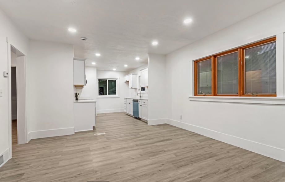 Building Photo - 2664 Brinker Ave
