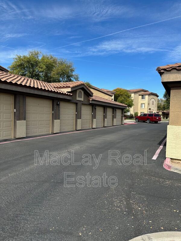 Building Photo - 10136 E Southern Ave