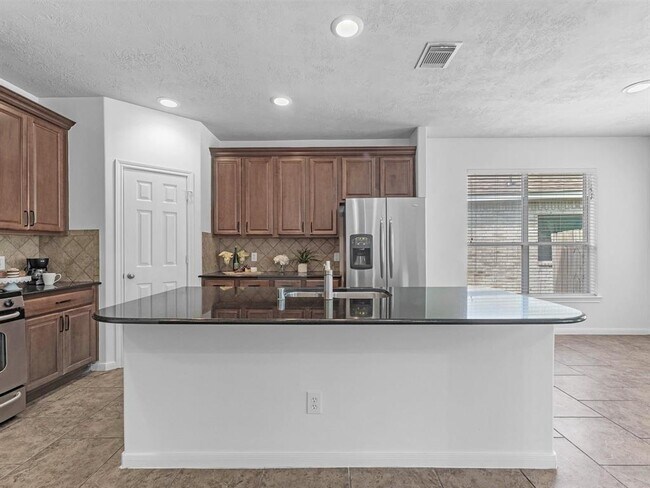 Building Photo - 25553 Oakhurst Forest Dr