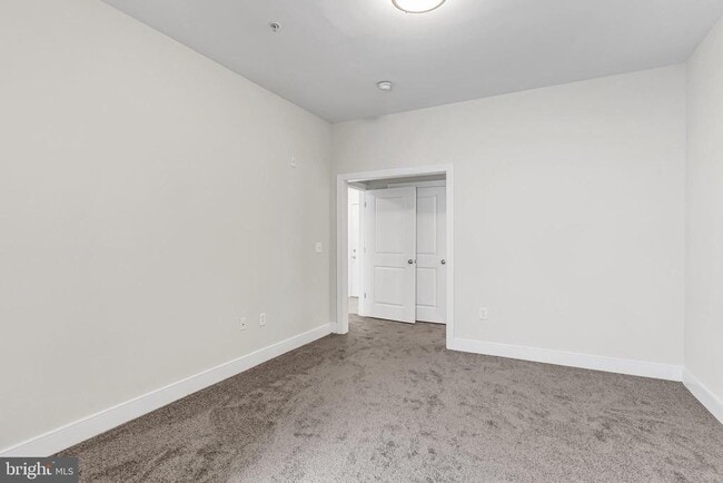 Building Photo - 5400 Auth Rd