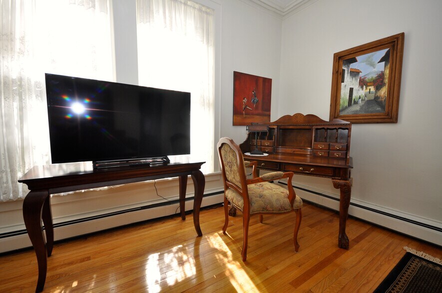 Building Photo - 57 Park St