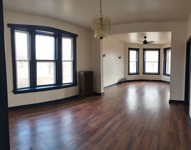 Building Photo - 1420 S Millard Ave