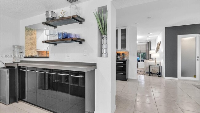 Building Photo - 1715 NE 40th St