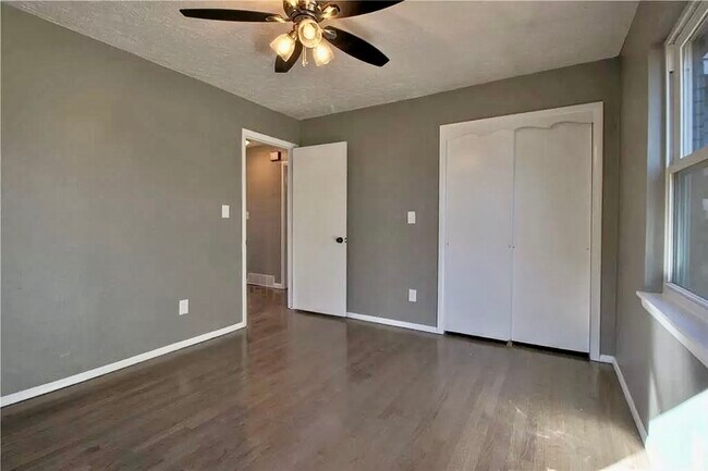 Building Photo - 10616 Greystone Ave