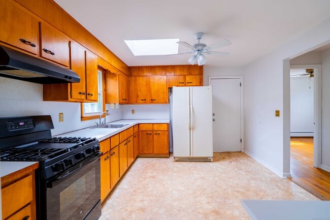 Building Photo - 326 Grovers Ave