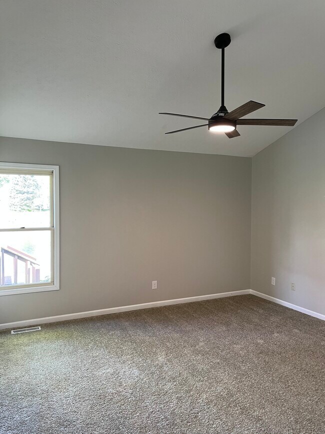 Building Photo - 10728 Lexington Dr