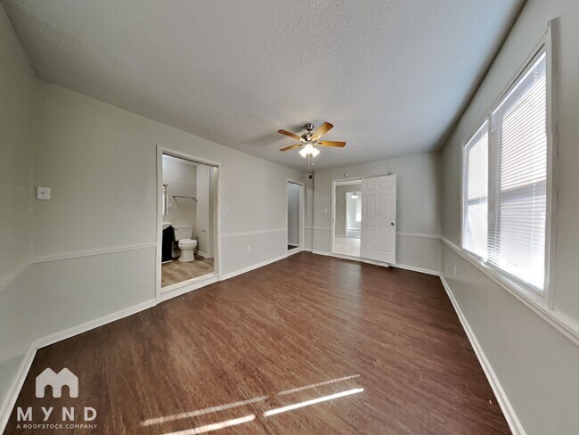 Building Photo - 6575 Ridgewood Rd