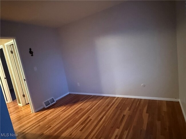 Building Photo - 195 Surrey Ln