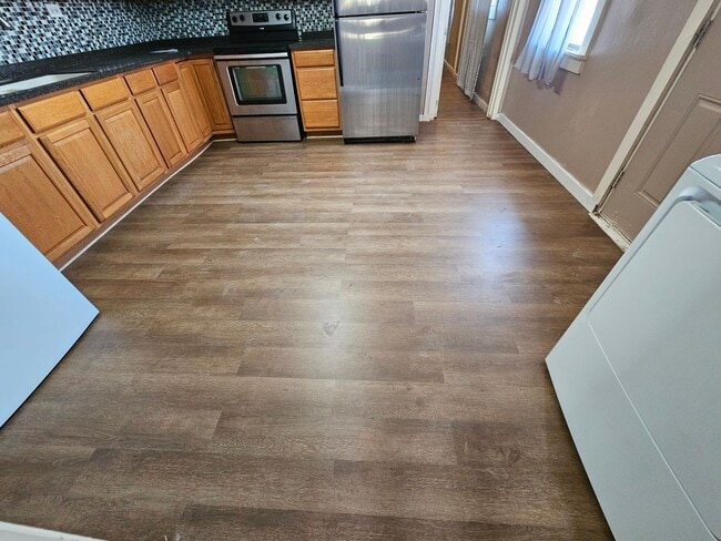 Building Photo - 2 Bedroom/2 Bath Home with Refrigerated Ai...