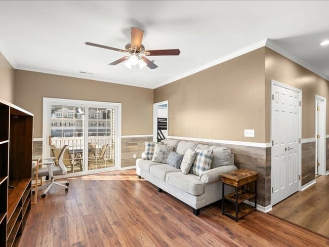 Building Photo - For Rent: Beautifully updated 2-bed/2-bath condo, Sandpiper Village, Rehoboth. $2,000.00/month. P...