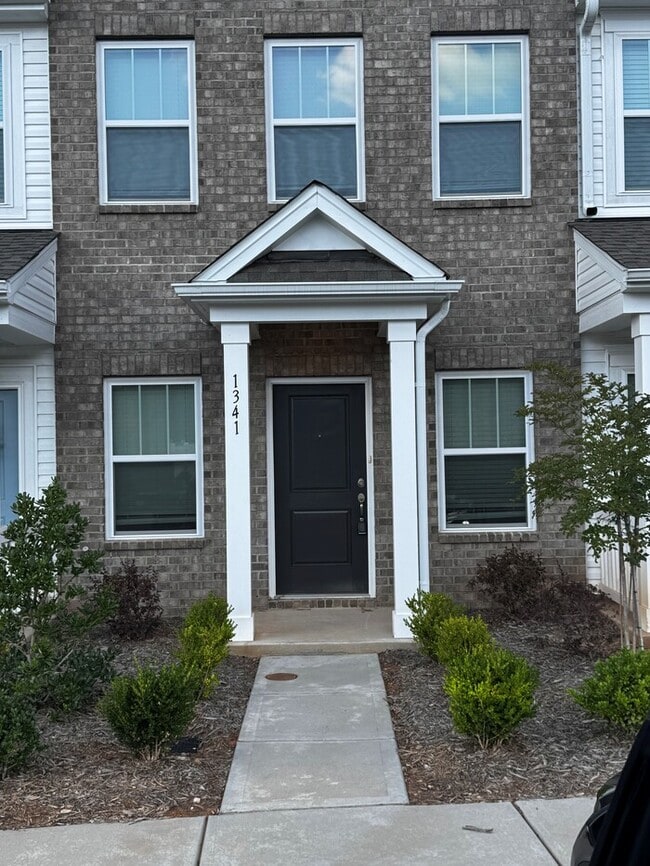 Primary Photo - 2 Bedroom Townhome in Lowell (Minutes from...