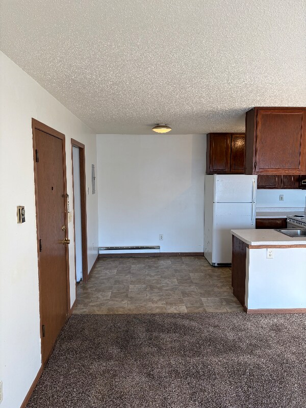 Building Photo - 1402 Division St W