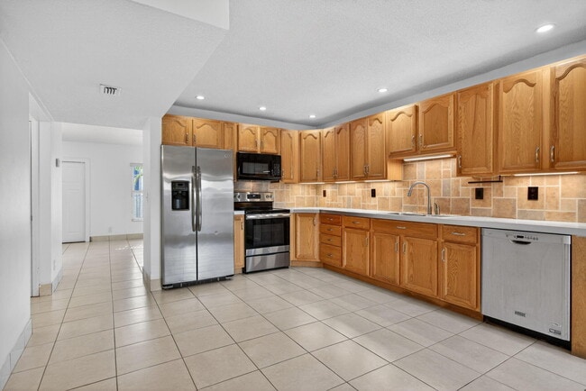 Building Photo - 7599 NW 73rd Terrace