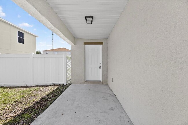 Building Photo - 10610 Boyette Creek Blvd