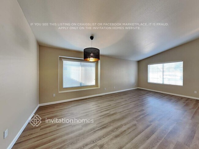 Building Photo - 1032 N Hudson Pl