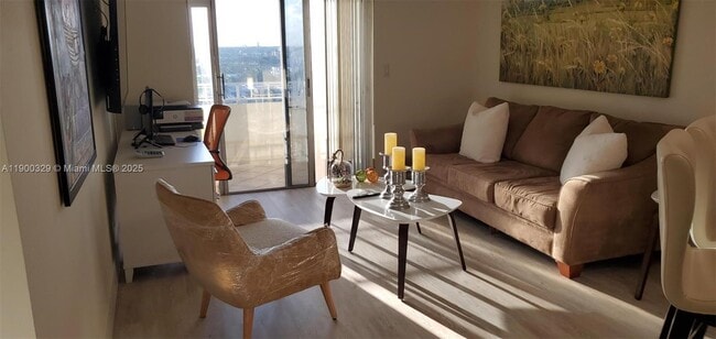 Building Photo - 900 NE 18th Ave