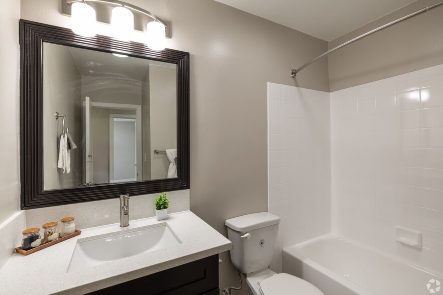 Building Photo - Villa Park