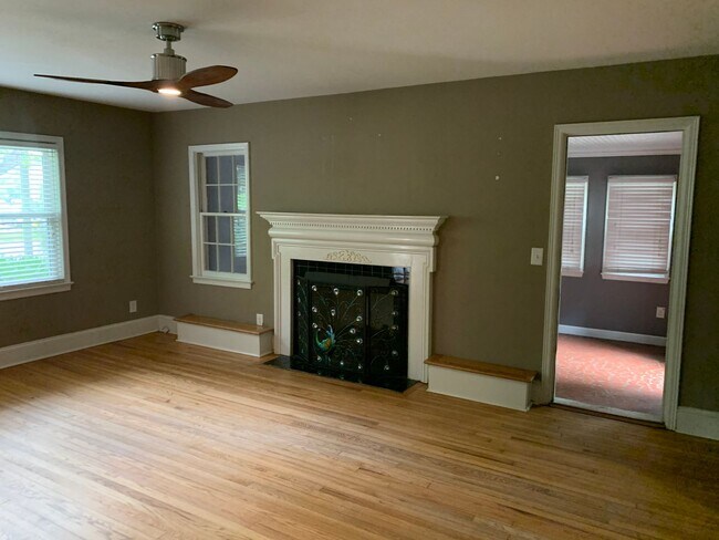 Building Photo - Lovely home in the Haymount Area - Available 4/15/2026