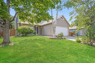 Building Photo - Beautiful 3 Bed / 2 Bath Single Family Hom...