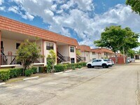 Building Photo - 905 NE 209th St