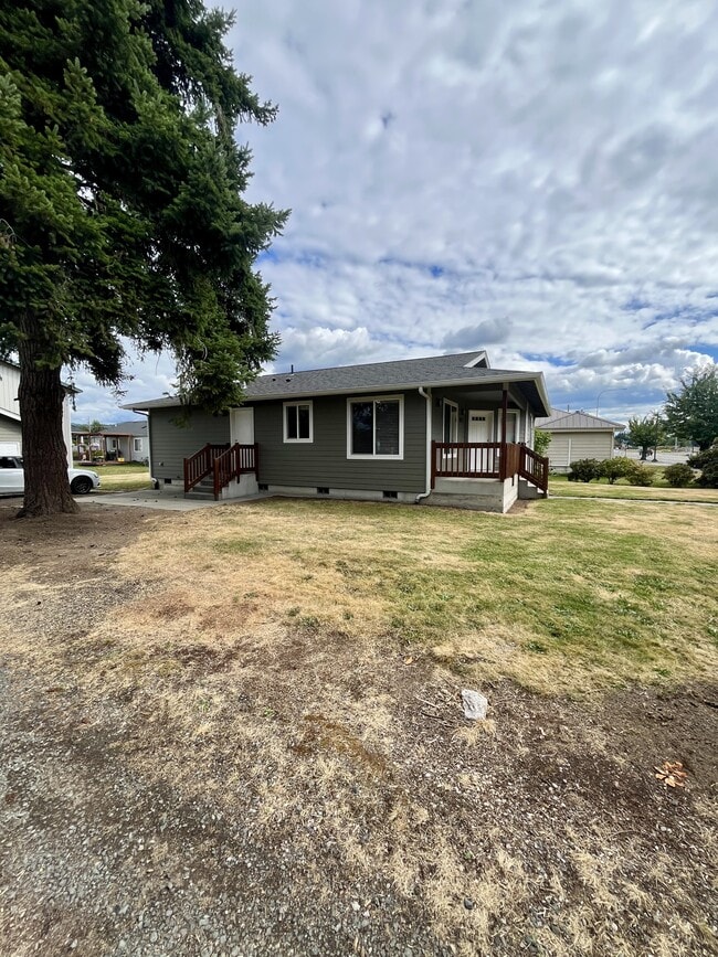 Building Photo - 1032 Cherry St