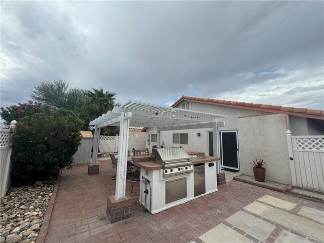 Building Photo - 726 Riverfront Dr