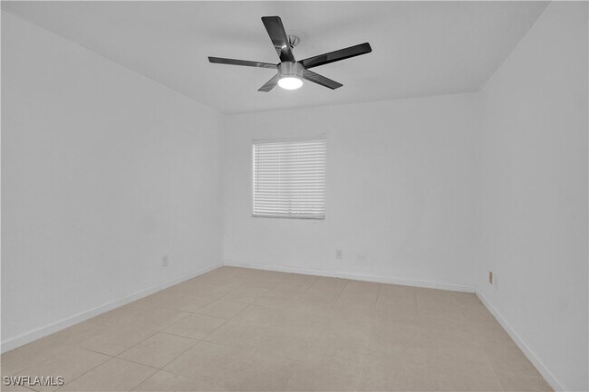 Building Photo - 4601 Bayshore Dr